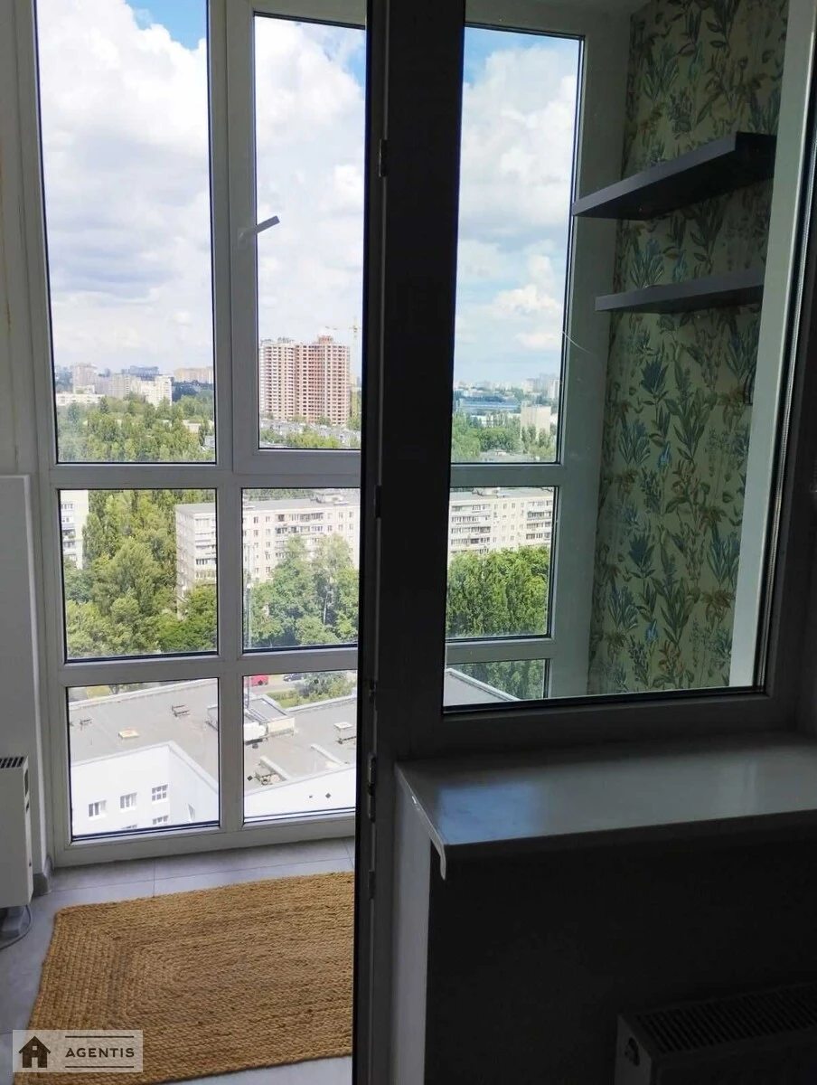 Сдам квартиру. 3 rooms, 72 m², 18 floor/25 floors. 8, Миколи Руденка бульв. (Кольцова), Киев. 