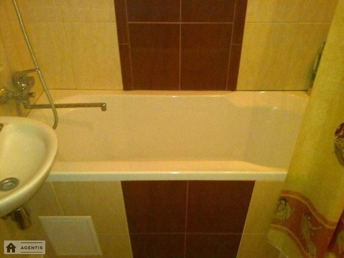 Здам квартиру. 2 rooms, 45 m², 3rd floor/4 floors. Печерський район, Київ. 