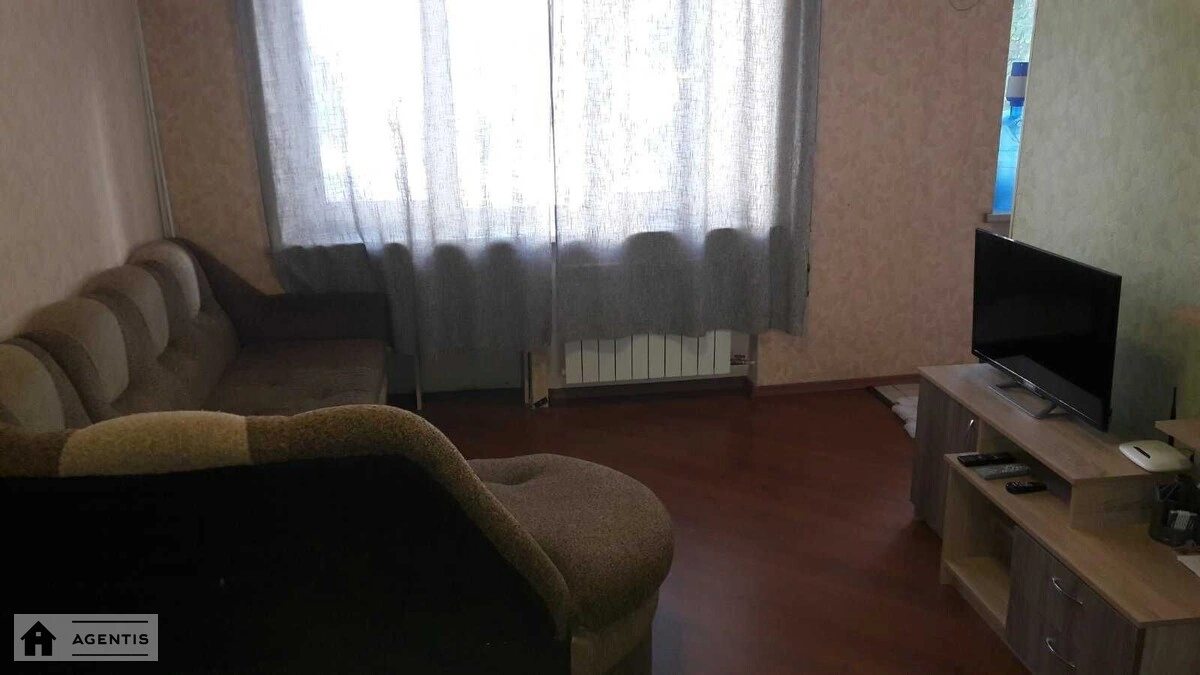 Apartment for rent. 2 rooms, 45 m², 3rd floor/4 floors. Pecherskyy rayon, Kyiv. 