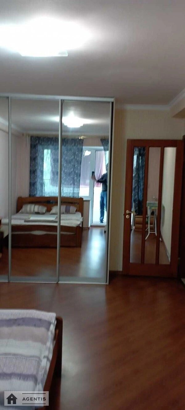 Сдам квартиру. 2 rooms, 45 m², 3rd floor/4 floors. Печерский район, Киев. 