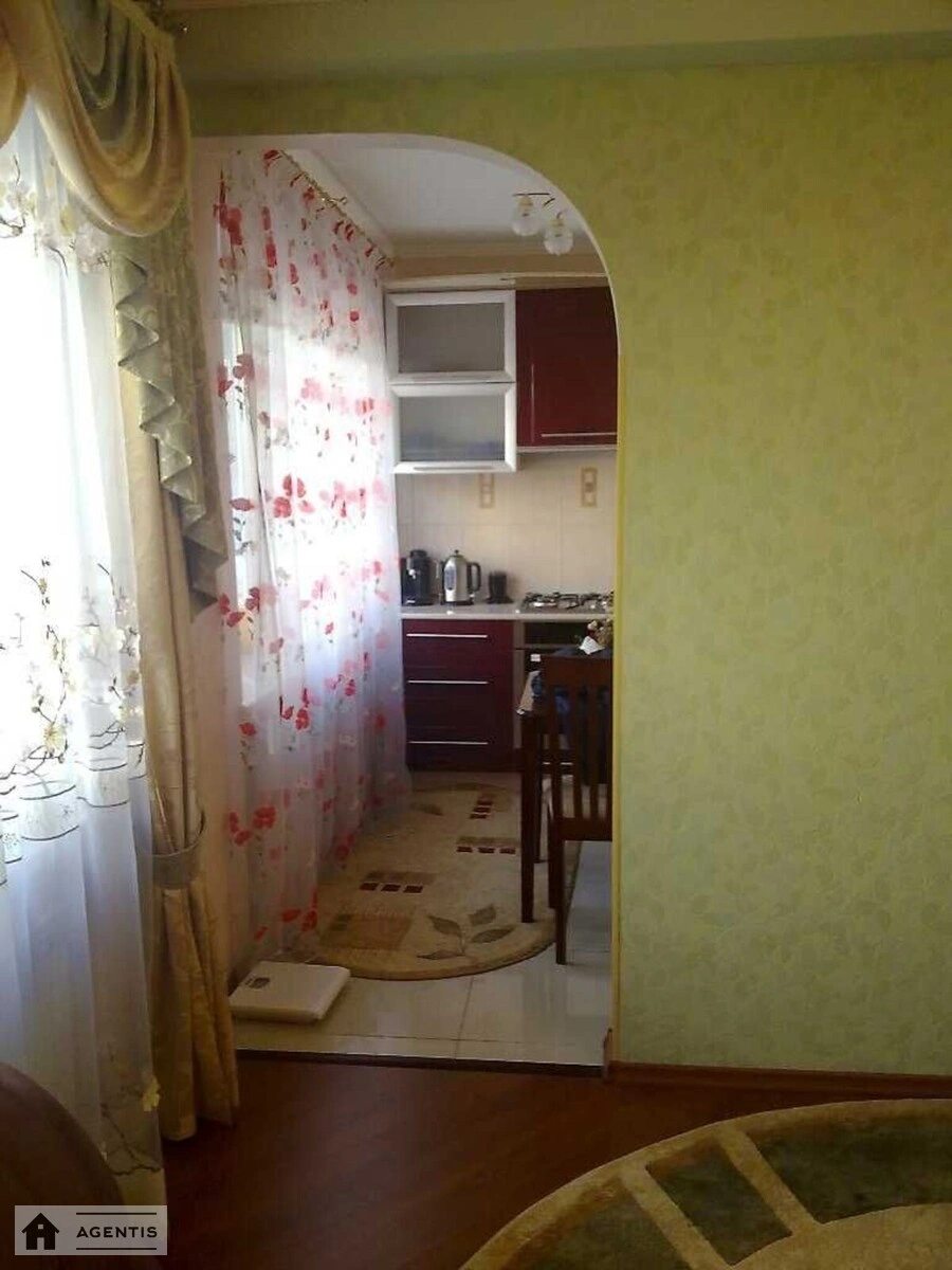 Apartment for rent. 2 rooms, 45 m², 3rd floor/4 floors. Pecherskyy rayon, Kyiv. 