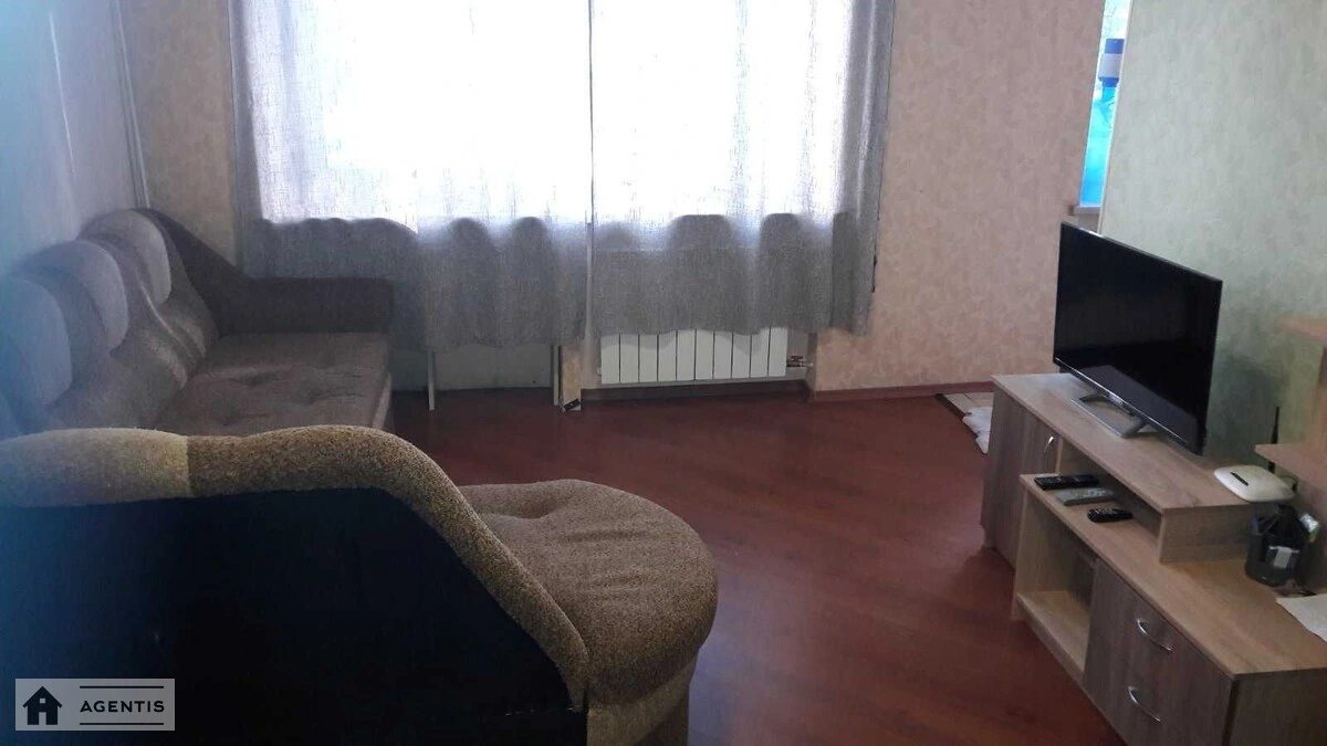 Apartment for rent. 2 rooms, 45 m², 3rd floor/4 floors. Pecherskyy rayon, Kyiv. 