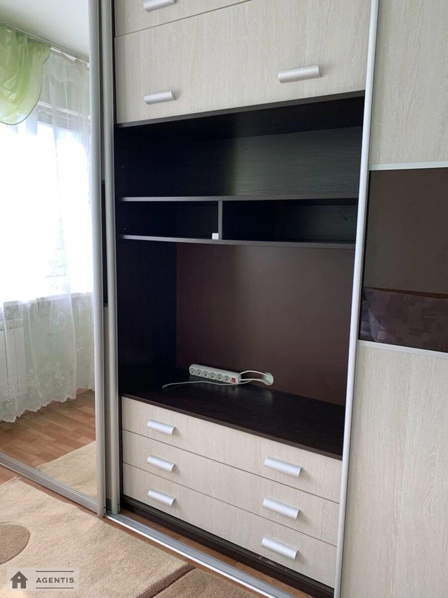 Apartment for rent. 3 rooms, 70 m², 16 floor/16 floors. 4, Ronalda Reyhana vul. Teodora Drayzera, Kyiv. 