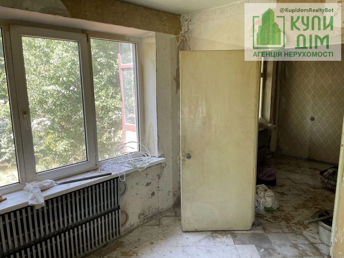 Apartments for sale 2 rooms, 42 m², 1st fl./5 floors. Фортечний (кіровський), Kropyvnytskyy. 