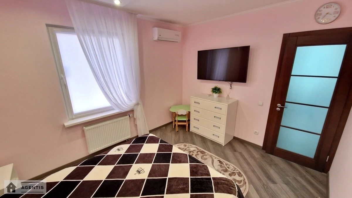 Apartment for rent. 2 rooms, 70 m², 19 floor/25 floors. 31, Pravdy 31, Kyiv. 