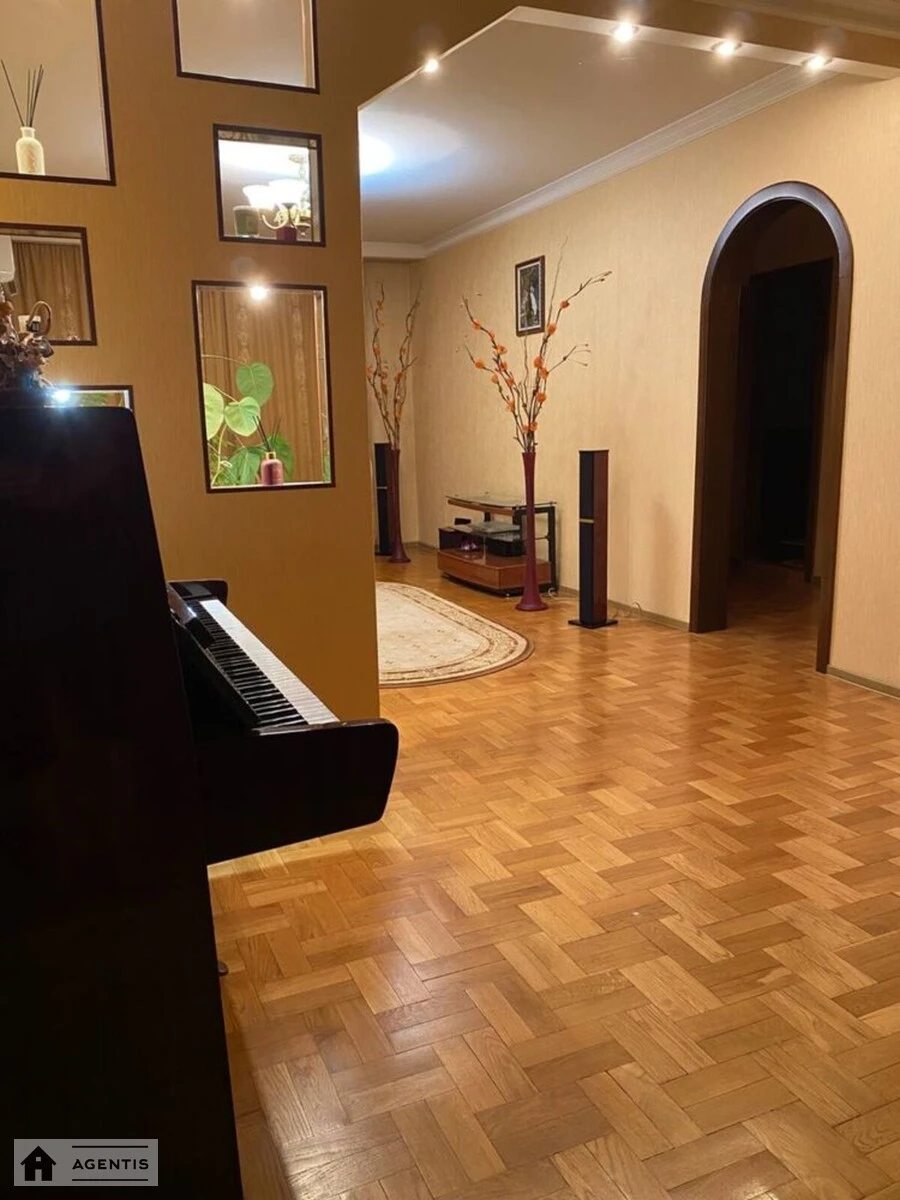 Apartment for rent. 4 rooms, 105 m², 13 floor/16 floors. 5, Petra Hryhorenka prosp., Kyiv. 