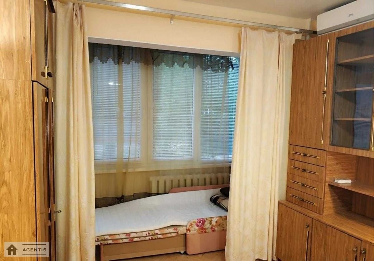 Apartment for rent. 1 room, 32 m², 1st floor/9 floors. 8, Yevhena Sverstyuka vul. Maryny Raskovoyi, Kyiv. 