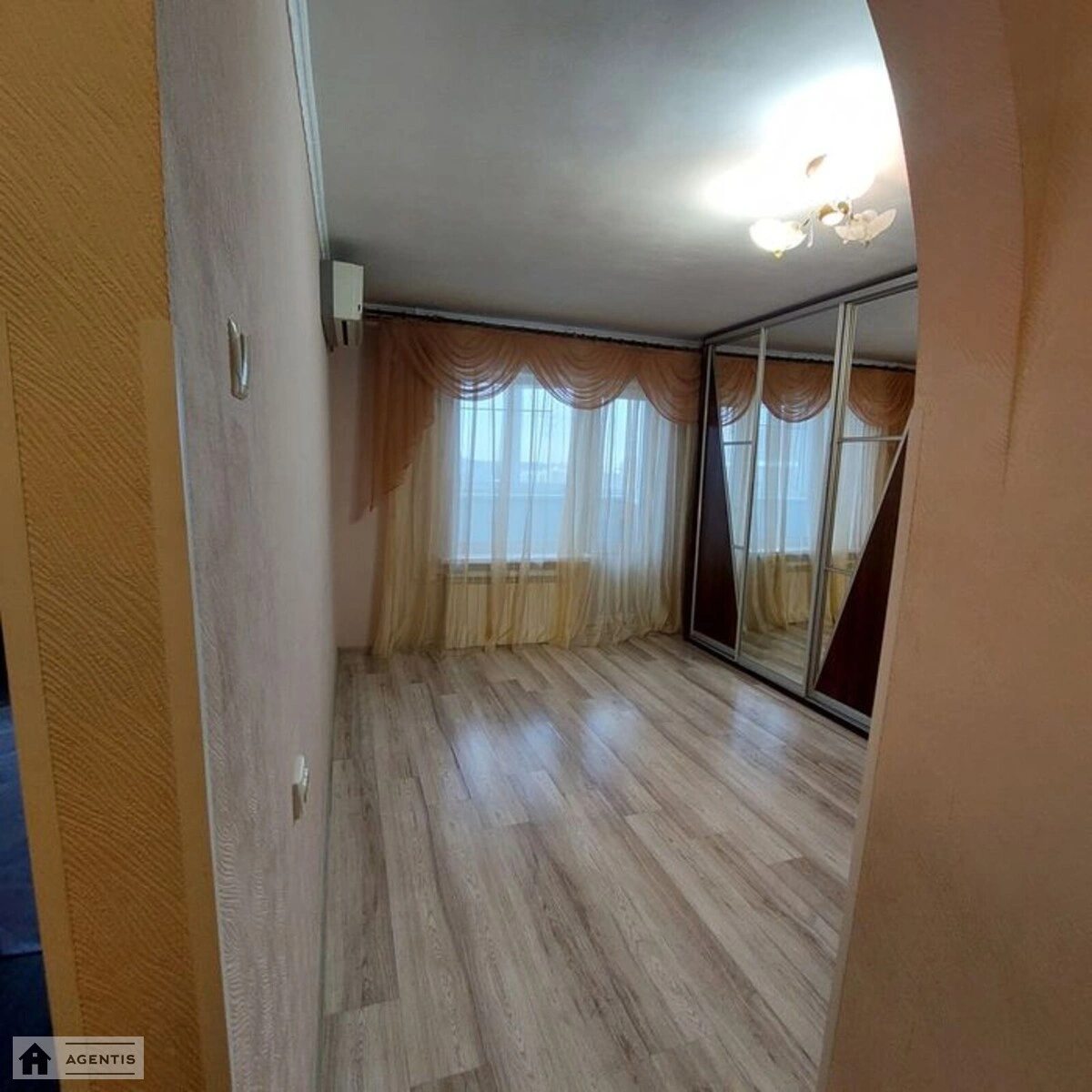 Сдам квартиру. 1 room, 37 m², 9th floor/9 floors. Голосеевский район, Киев. 