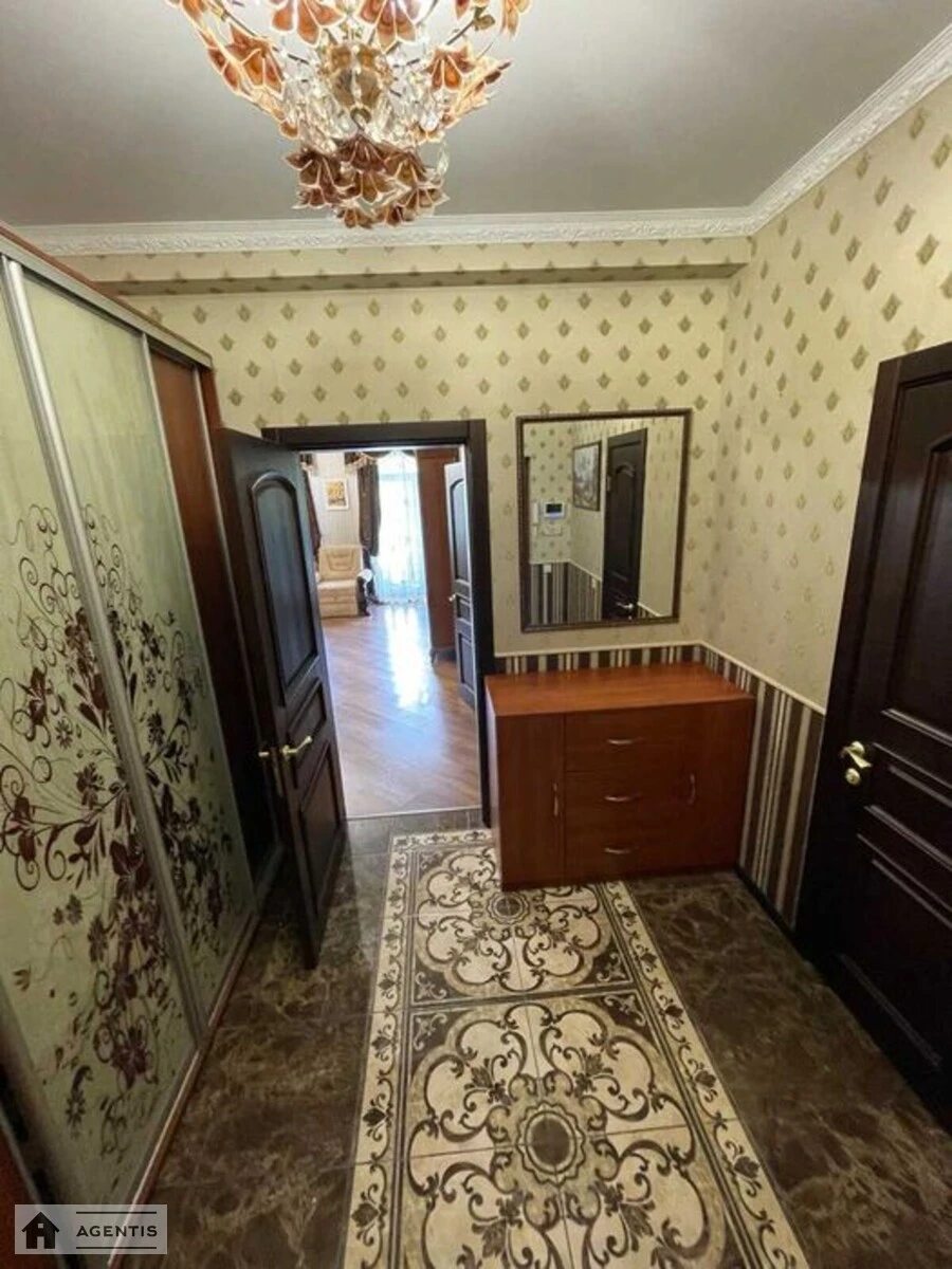 Apartment for rent. 2 rooms, 70 m², 3rd floor/9 floors. 6, Dmytra Lutsenka vul., Kyiv. 