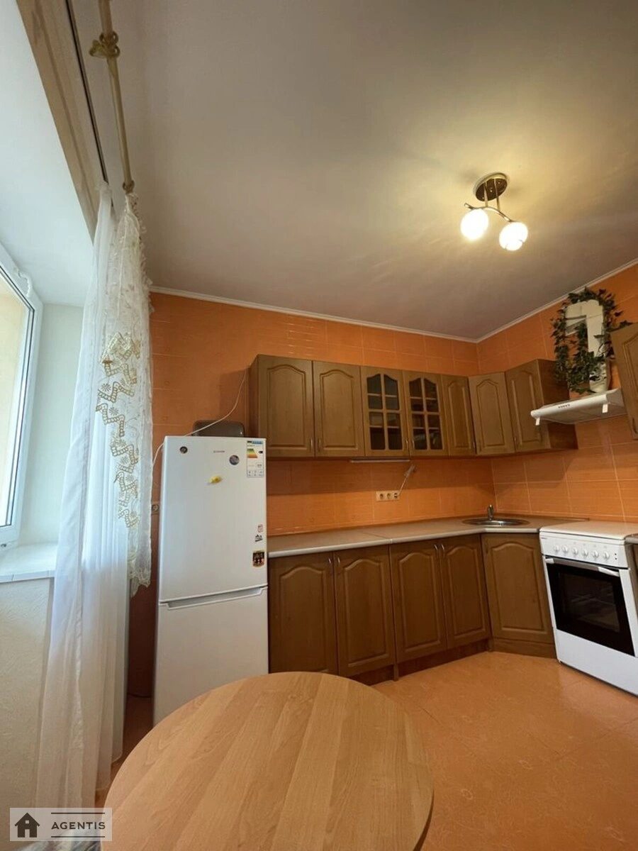 Apartment for rent. 1 room, 40 m², 3rd floor/23 floors. 66, Henerala Naumova vul., Kyiv. 