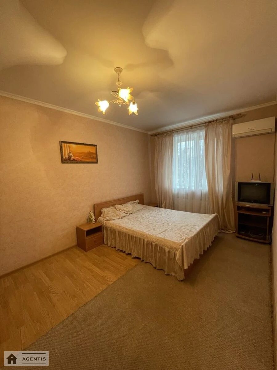 Apartment for rent. 1 room, 40 m², 3rd floor/23 floors. 66, Henerala Naumova vul., Kyiv. 