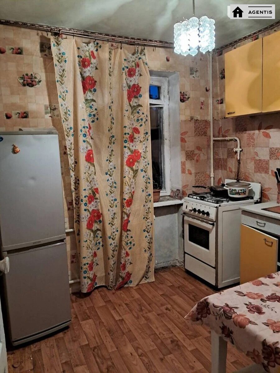 Сдам квартиру. 1 room, 35 m², 2nd floor/5 floors. 24, Отрадный 24, Киев. 