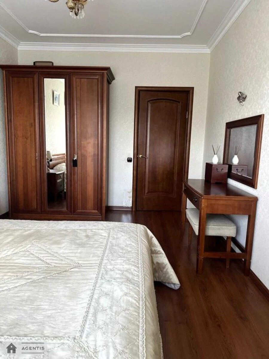 Сдам квартиру. 3 rooms, 74 m², 4th floor/25 floors. Верховной Рады, Киев. 