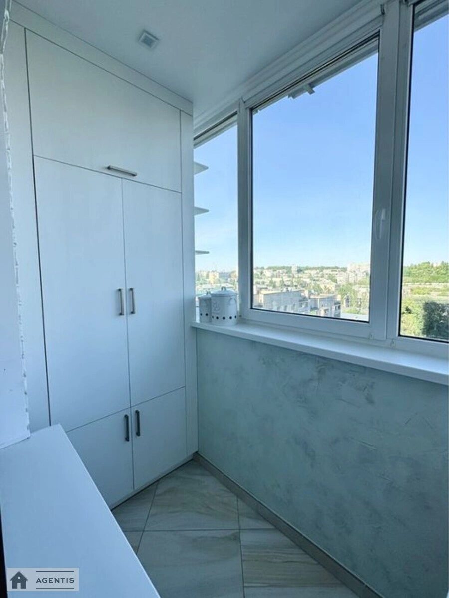 Здам квартиру. 2 rooms, 56 m², 10th floor/23 floors. 2, Андрія Верхогляда вул. (Михайла Драгомірова), Київ. 