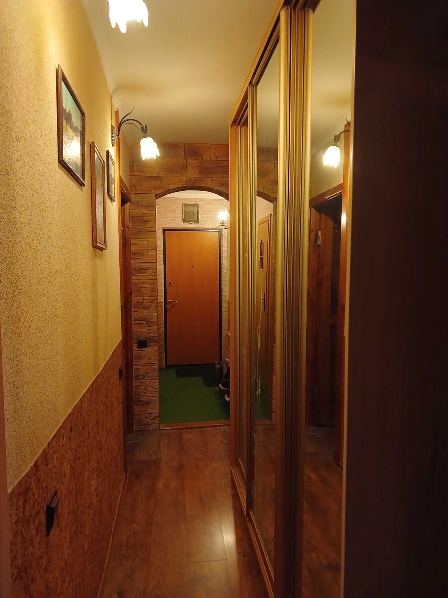 Apartments for sale. 3 rooms, 60 m², 5th floor/5 floors. 14, Geroyiv Sevastopolya 14, Kyiv. 