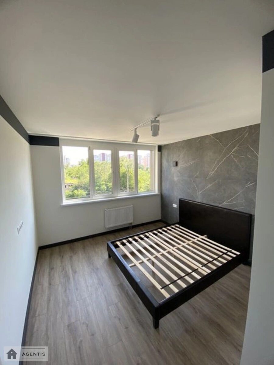 Apartment for rent. 3 rooms, 80 m², 4th floor/24 floors. 32, Mykhayla Maksymovycha vul. Onufriya Trutenka, Kyiv. 