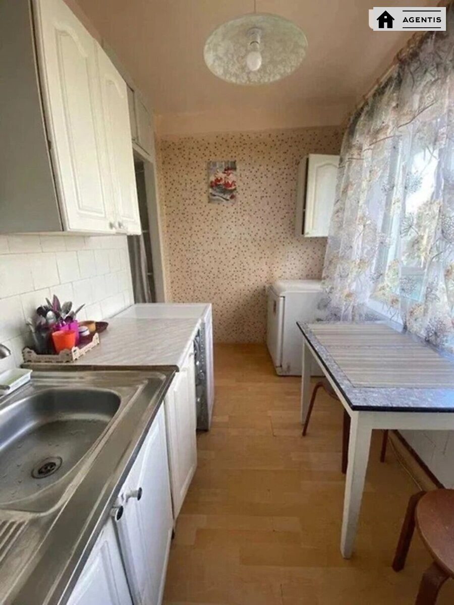 Apartment for rent. 1 room, 46 m², 3rd floor/5 floors. 10, Bratyslavska 10, Kyiv. 