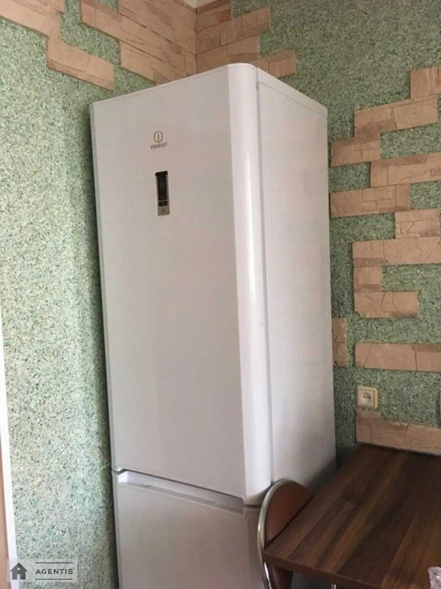 Сдам квартиру. 2 rooms, 60 m², 15 floor/16 floors. 3, Драгоманова 3, Киев. 