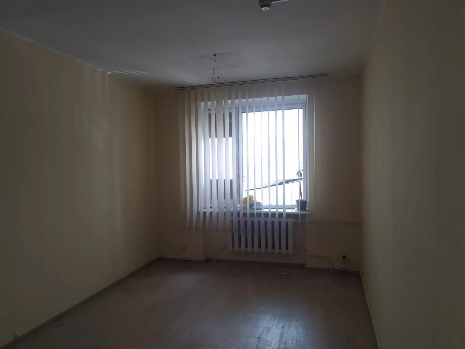 Office for rent. 18 rooms, 328 m², 2nd floor/2 floors. 35, Prospekt Chervonoyi Kalyny, Lviv. 