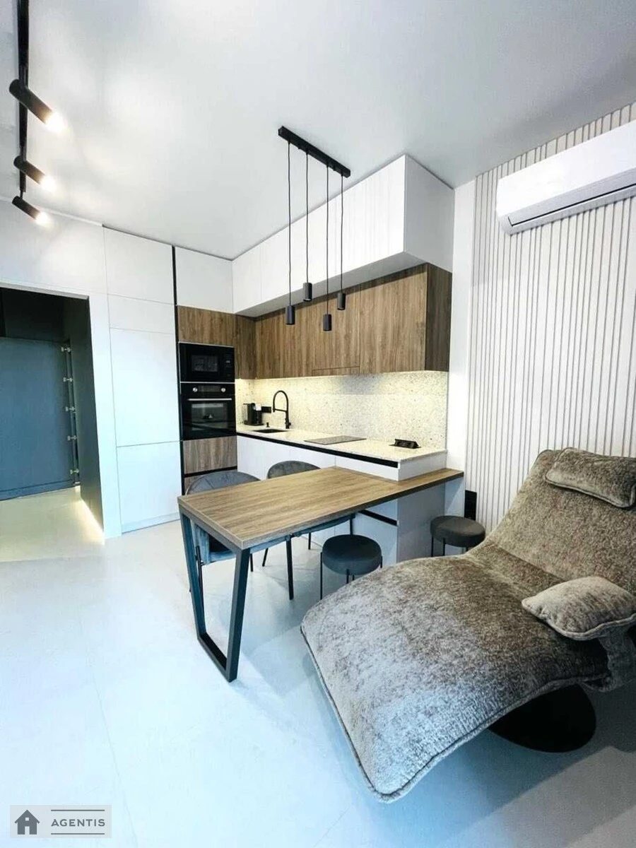 Apartment for rent. 2 rooms, 55 m², 5th floor/24 floors. 42, Predslavynska 42, Kyiv. 