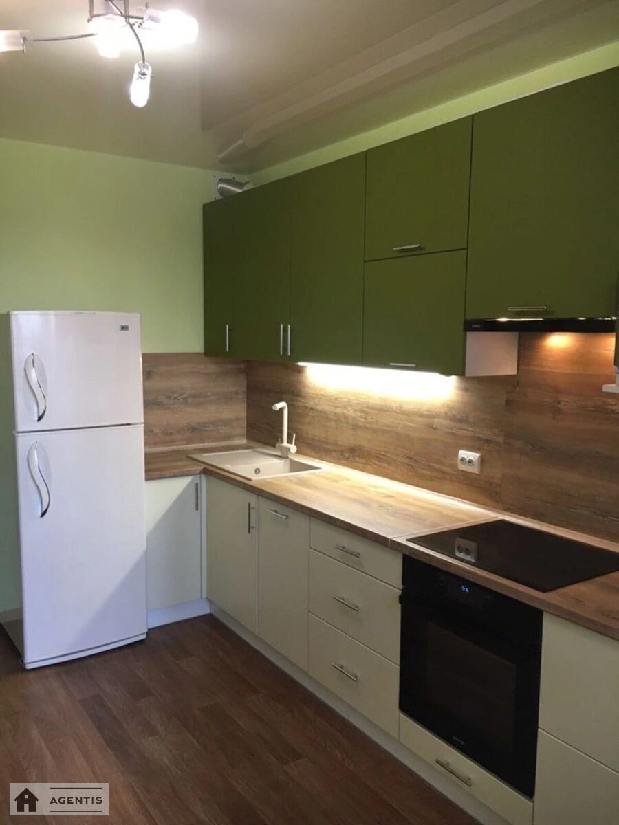 Apartment for rent. 2 rooms, 63 m², 13 floor/25 floors. 1, Sofiyi Rusovoyi vul., Kyiv. 