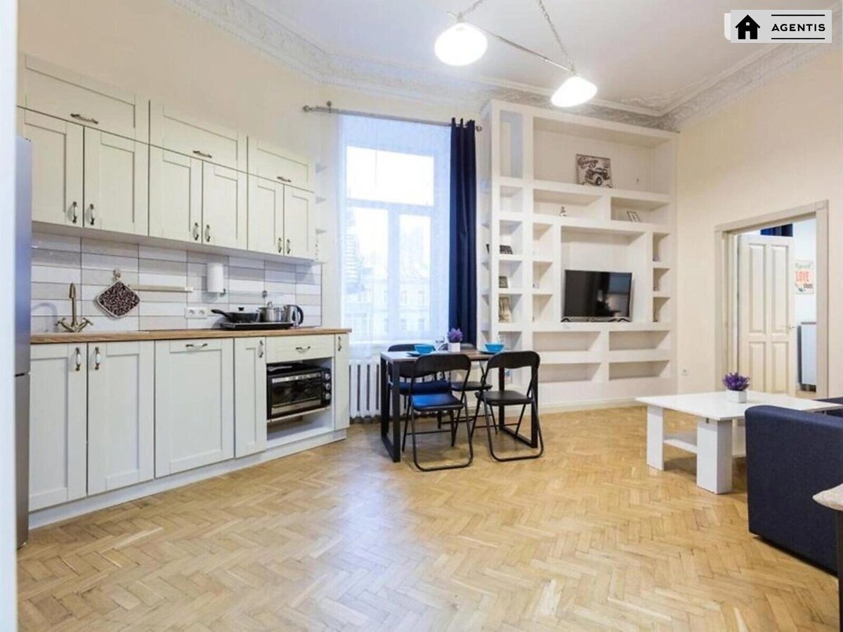 Apartment for rent. 3 rooms, 70 m², 3rd floor/5 floors. Bohdana Khmelnytskoho vul., Kyiv. 