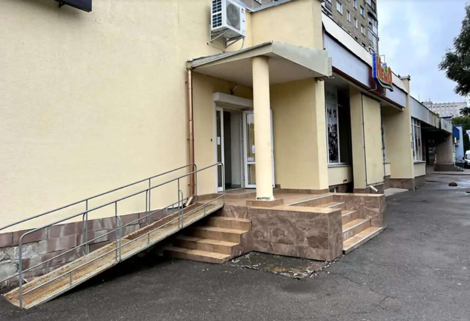 Real estate for sale for commercial purposes. 486 m², 1st floor/5 floors. Tsentr, Ternopil. 