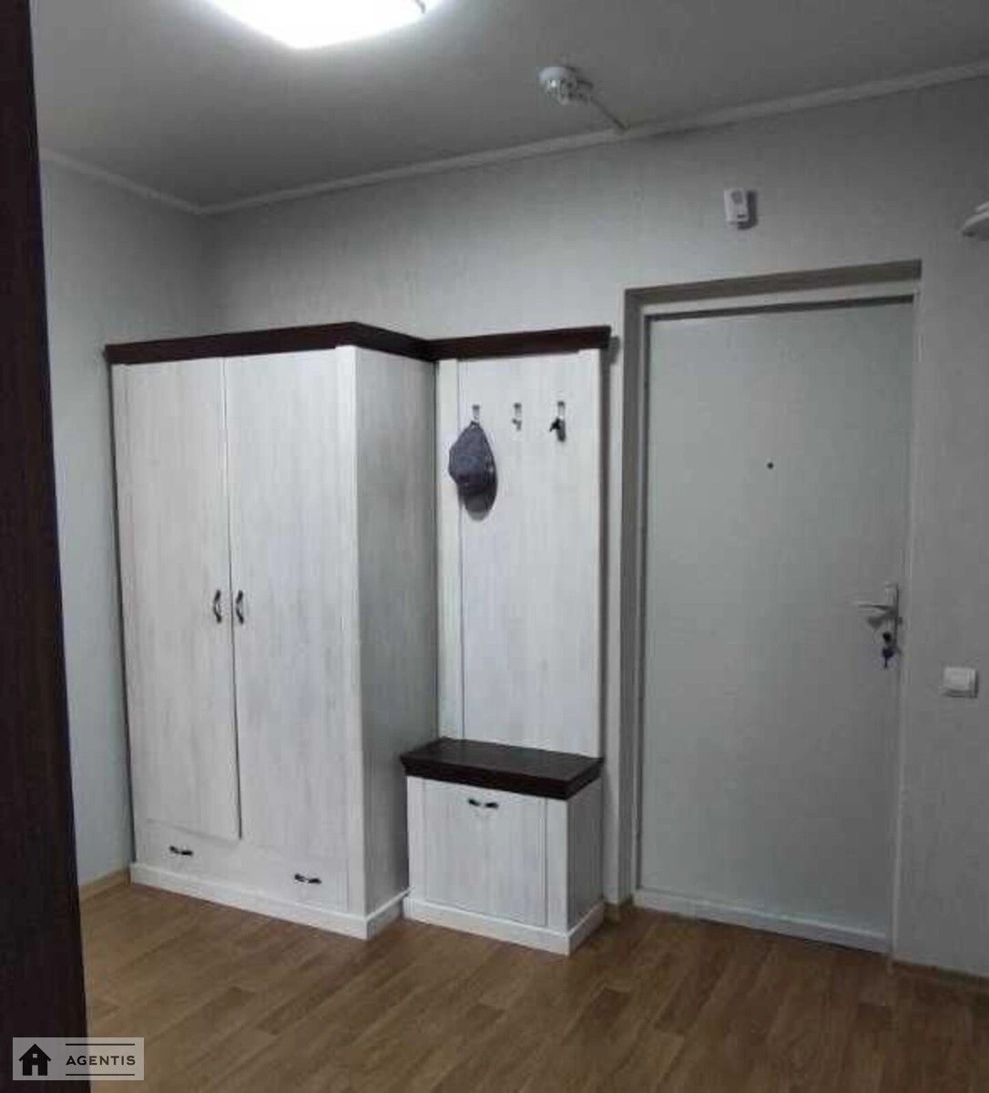Apartment for rent. 1 room, 43 m², 8th floor/24 floors. Yuliyi Zdanovskoyi vul. Mykhayla Lomonosova, Kyiv. 