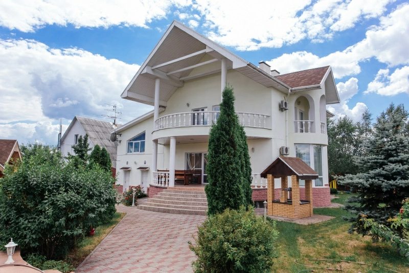 House for sale. 6 rooms, 385 m², 3 floors. Molodezhnaya, Hurovshchyna. 