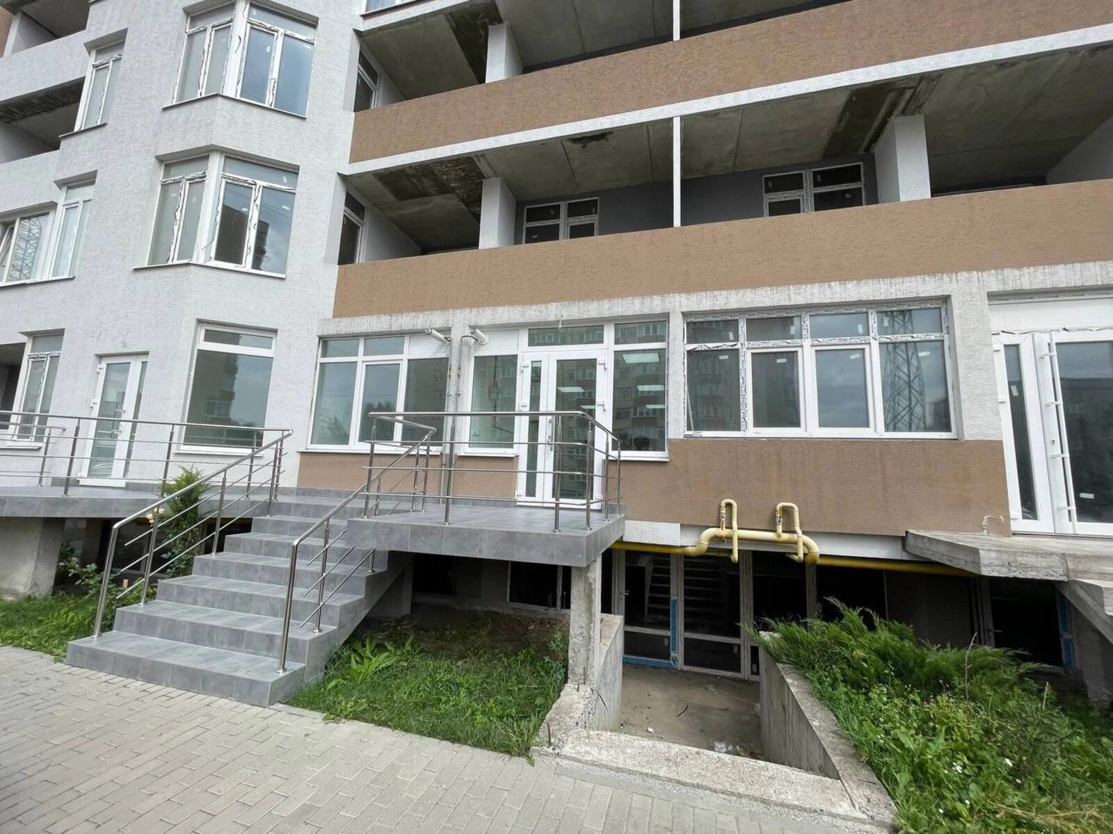 Commercial space for sale. 30 m², 1st floor/11 floors. Zluky pr., Ternopil. 