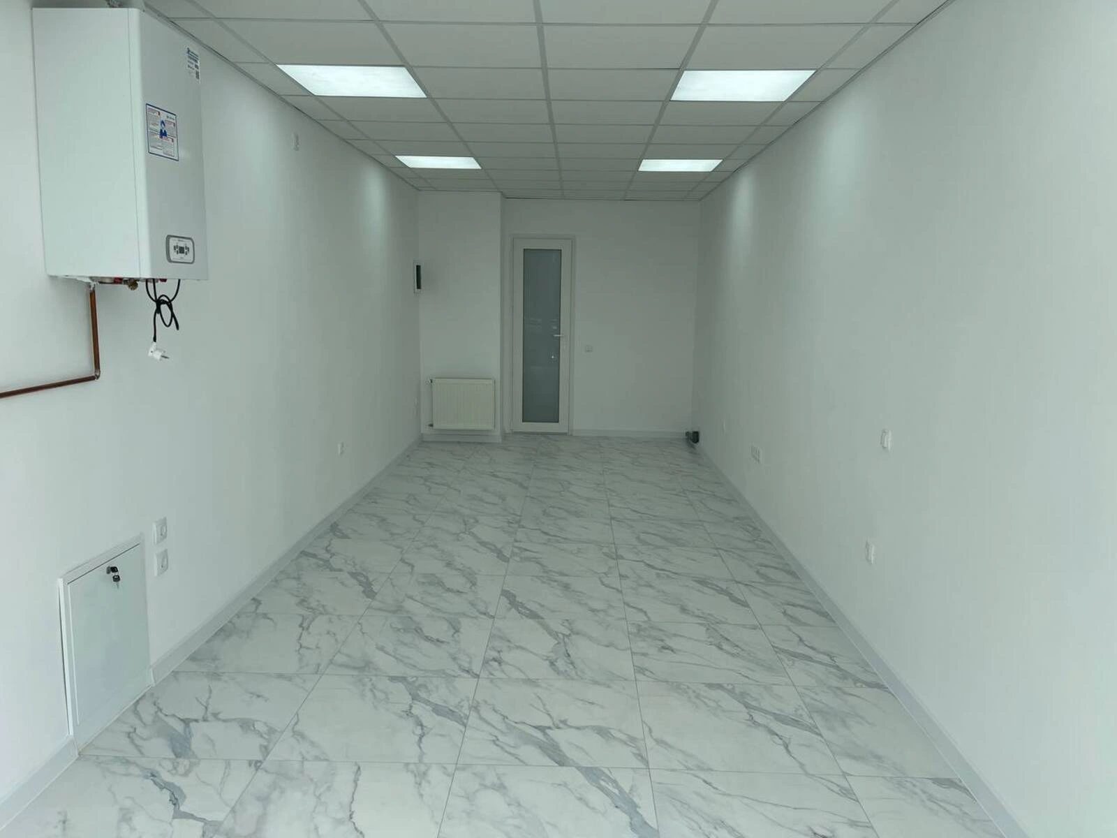 Commercial space for sale. 30 m², 1st floor/11 floors. Zluky pr., Ternopil. 