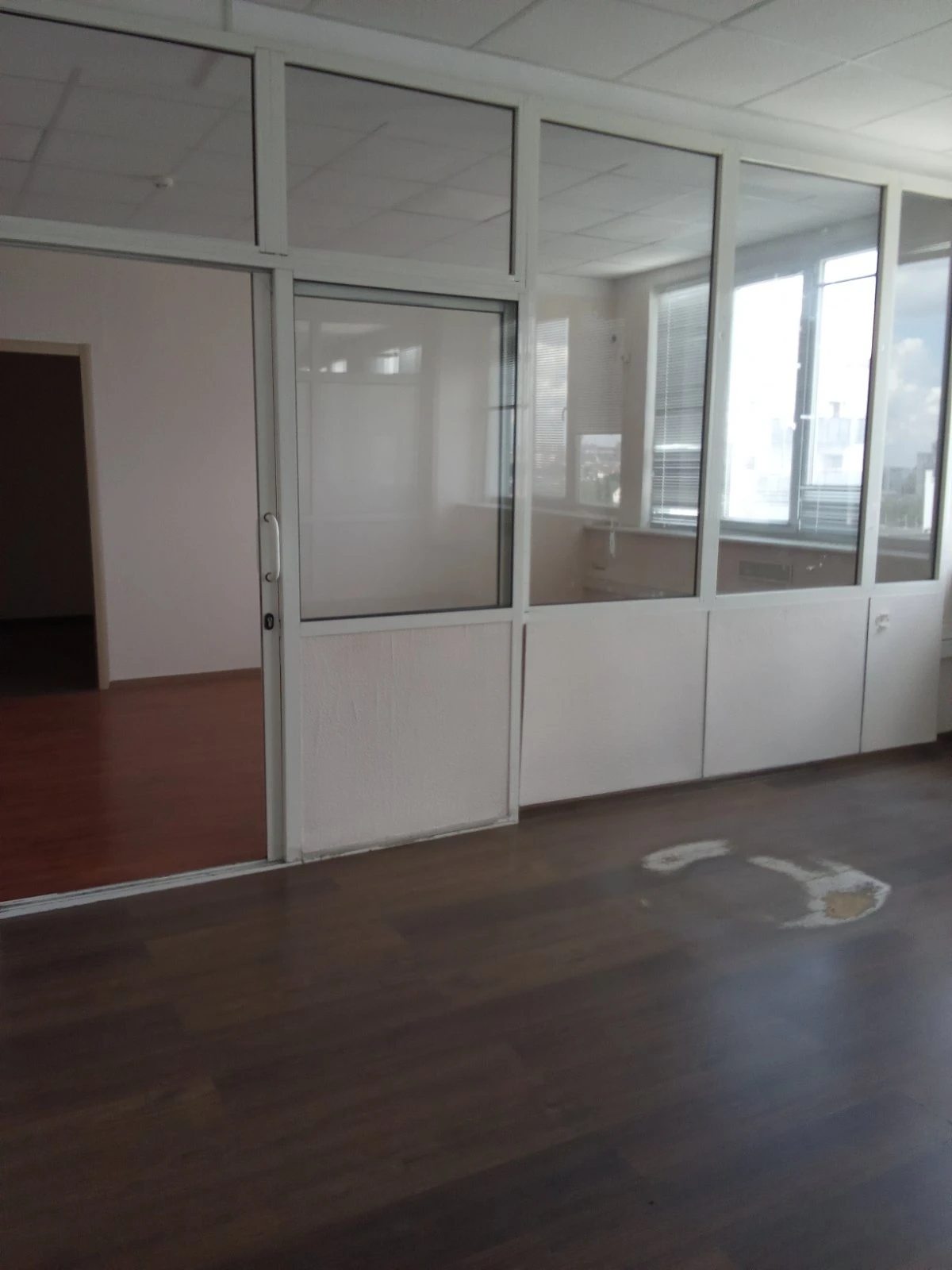 Office for rent. 4 rooms, 56 m², 12 floor/12 floors. 23, Yevhena Svestyuka, Kyiv. 