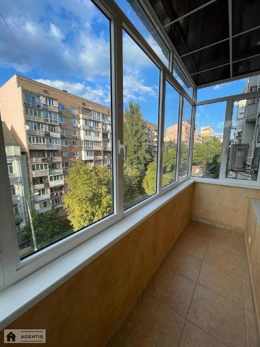 Apartment for rent 4 rooms, 123 m², 5th fl./6 floors. 57, Bohdana Khmelnytskoho vul., Kyiv. 