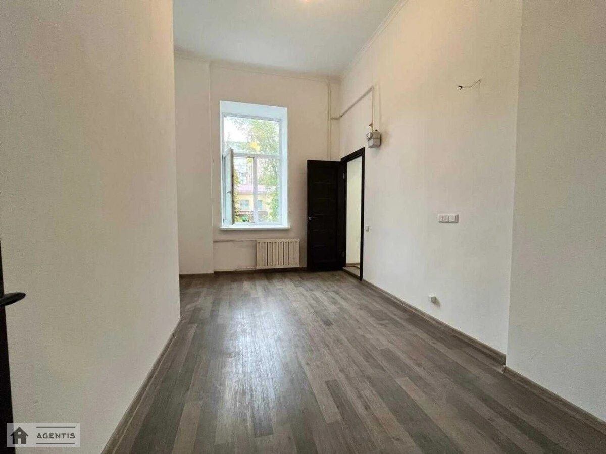 Сдам квартиру 4 комнаты, 70 m², 3 эт./4 этажа. 81, Большая Васильковская 81, Киев. 