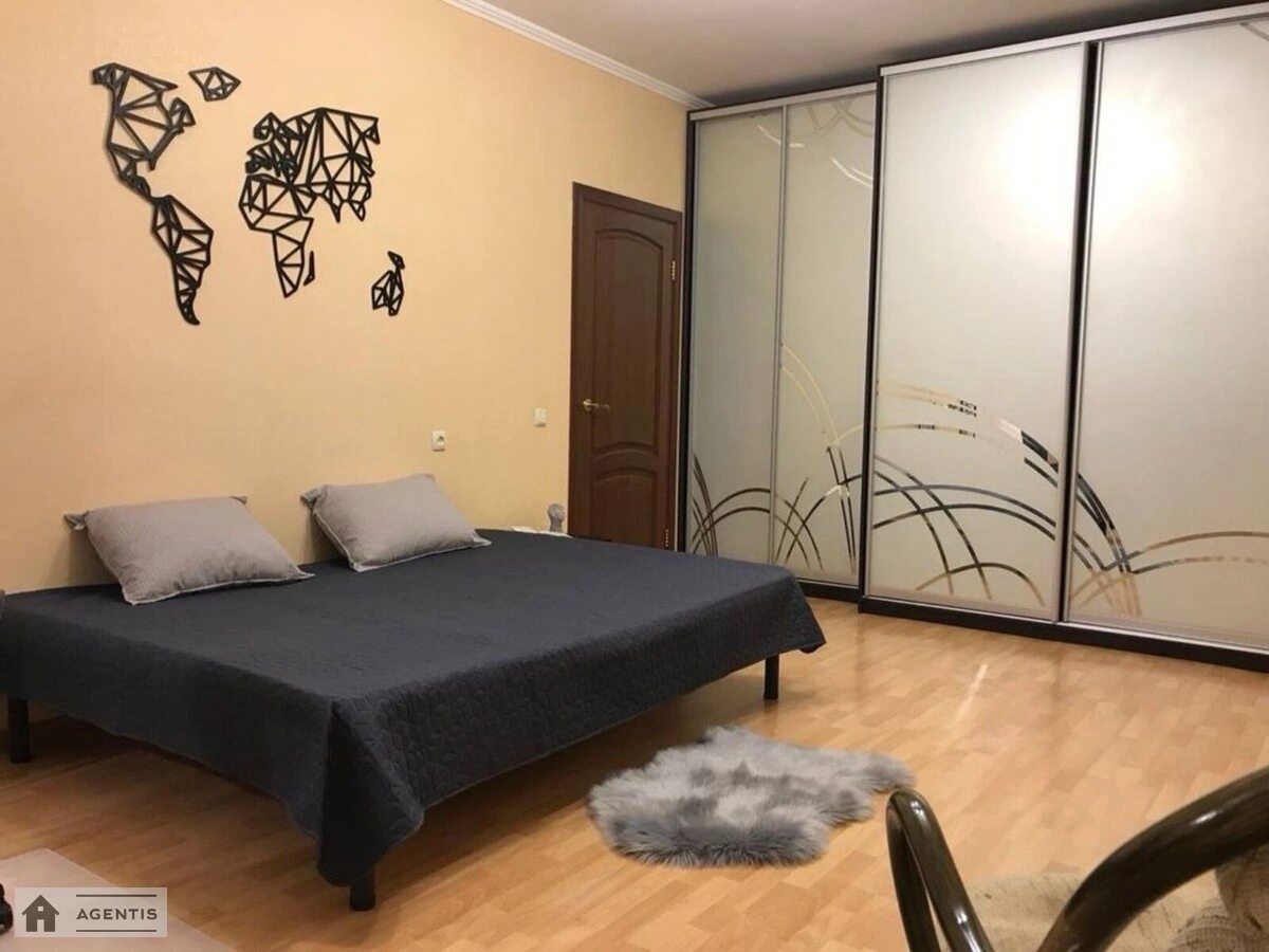 Сдам квартиру 1 комната, 41 m², 8 эт./24 этажа. 8, Драгоманова 8, Киев. 