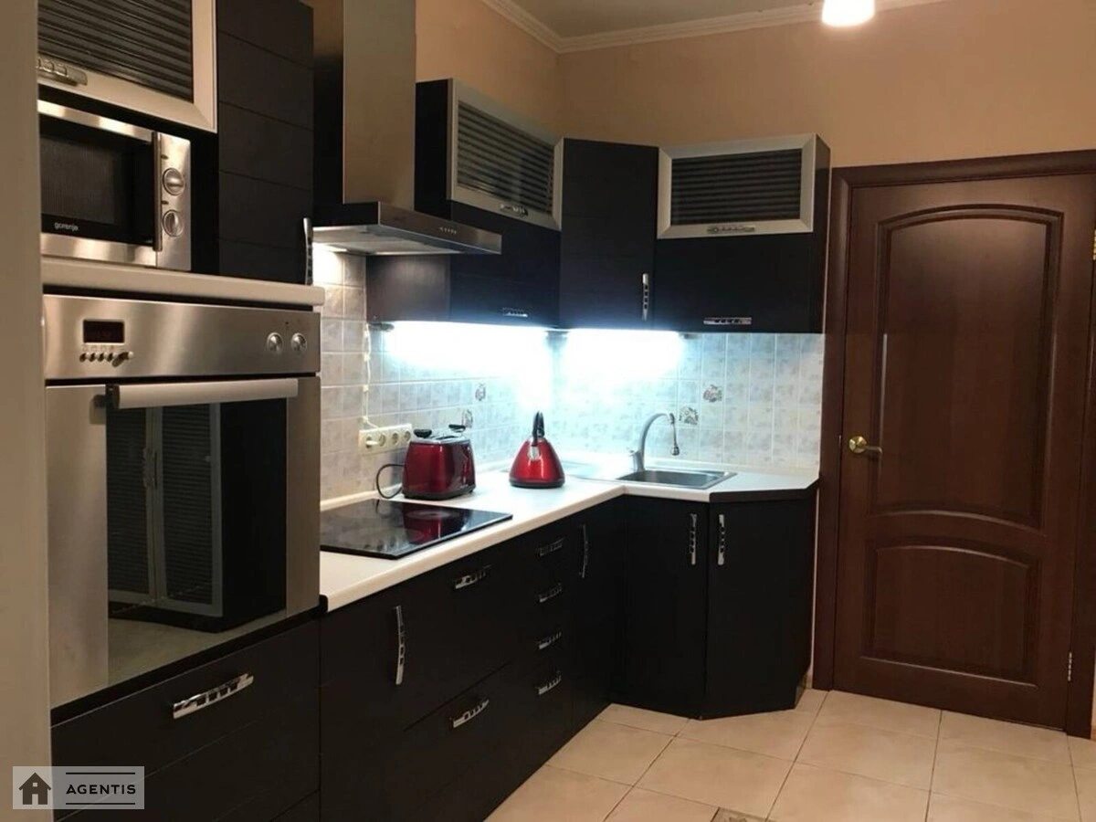 Сдам квартиру 1 комната, 41 m², 8 эт./24 этажа. 8, Драгоманова 8, Киев. 