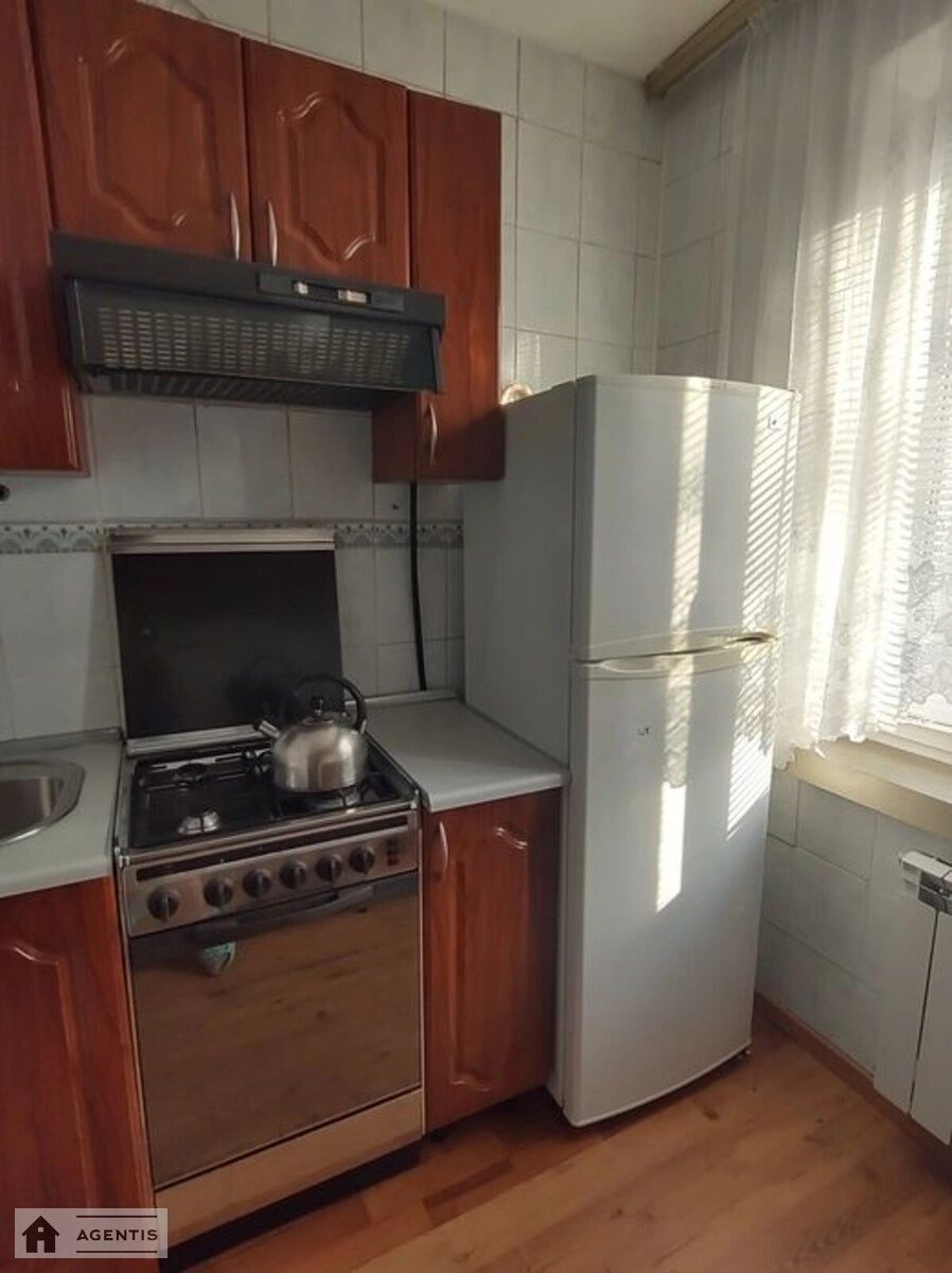 Здам квартиру. 2 rooms, 50 m², 9th floor/9 floors. 4, Композитора Лятошинського вул., Київ. 