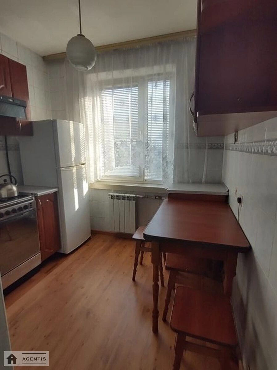 Apartment for rent. 2 rooms, 50 m², 9th floor/9 floors. 4, Kompozytora Lyatoshynskoho vul., Kyiv. 