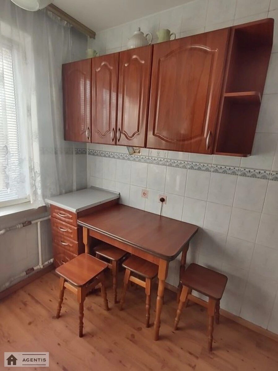 Apartment for rent. 2 rooms, 50 m², 9th floor/9 floors. 4, Kompozytora Lyatoshynskoho vul., Kyiv. 