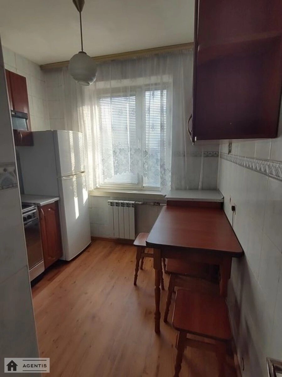 Сдам квартиру. 2 rooms, 50 m², 9th floor/9 floors. 4, Композитора Лятошинського вул., Киев. 