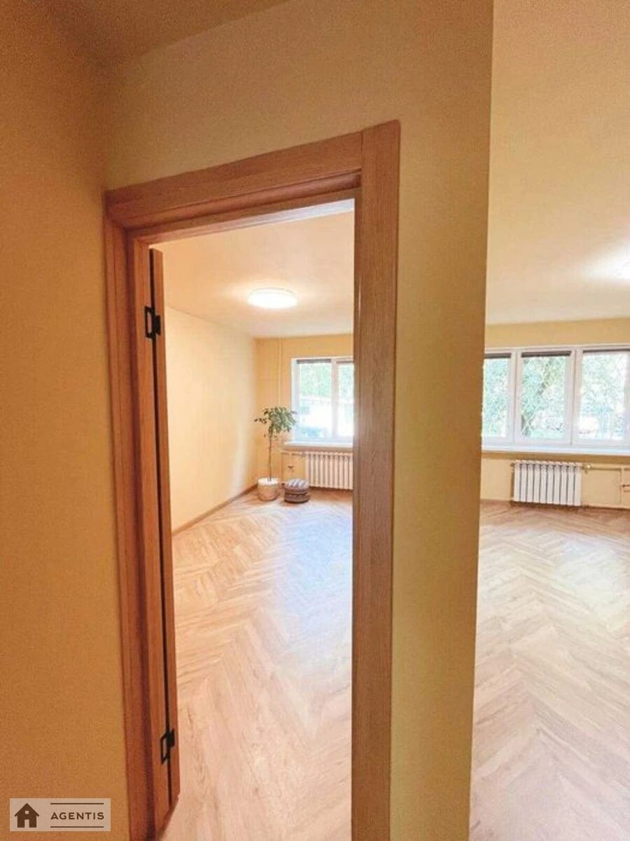 Здам квартиру. 3 rooms, 58 m², 1st floor/5 floors. 3, Метробудівська 3, Київ. 