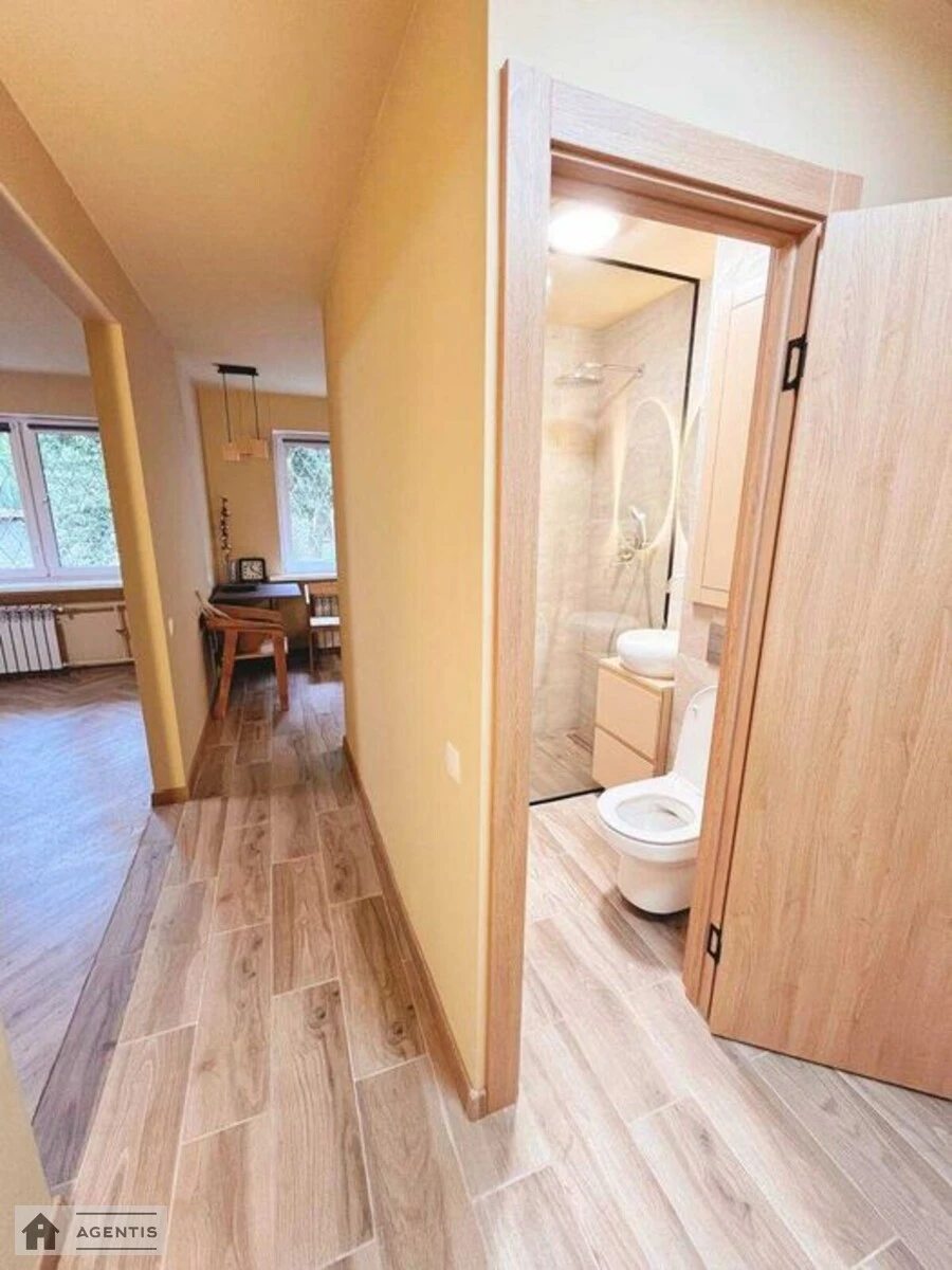 Здам квартиру. 3 rooms, 58 m², 1st floor/5 floors. 3, Метробудівська 3, Київ. 