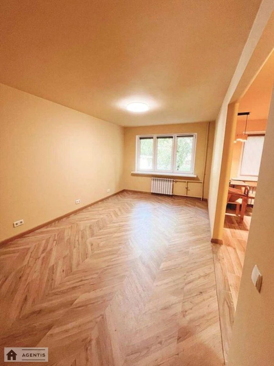 Здам квартиру. 3 rooms, 58 m², 1st floor/5 floors. 3, Метробудівська 3, Київ. 