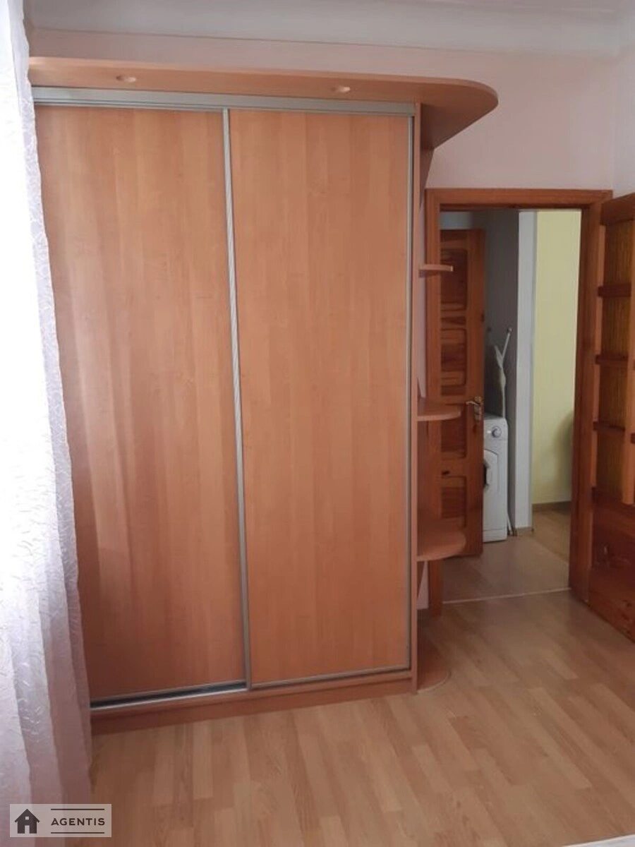Сдам квартиру. 2 rooms, 45 m², 4th floor/4 floors. Шевченковский район, Киев. 