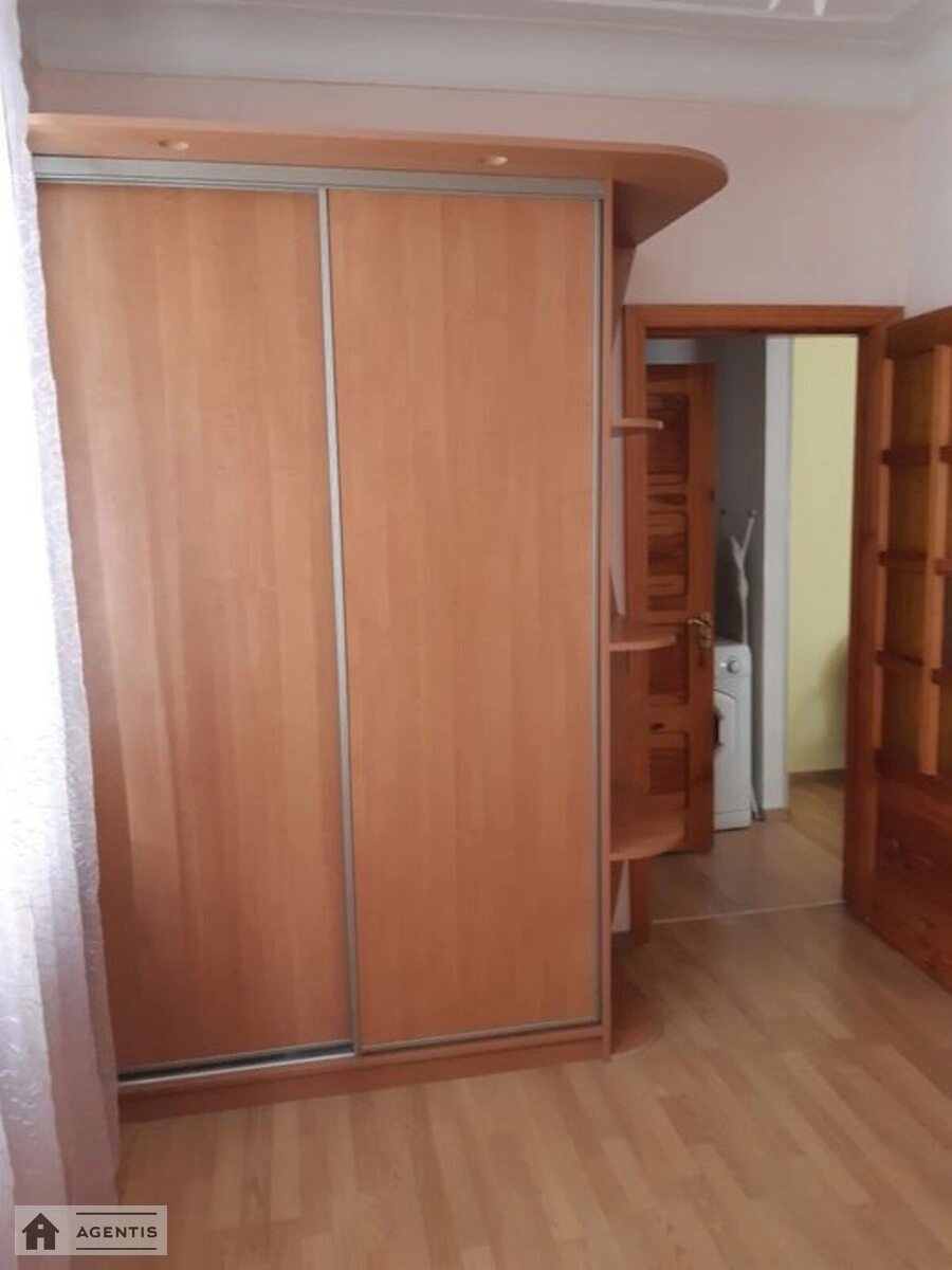 Apartment for rent. 2 rooms, 45 m², 4th floor/4 floors. Shevchenkivskyy rayon, Kyiv. 