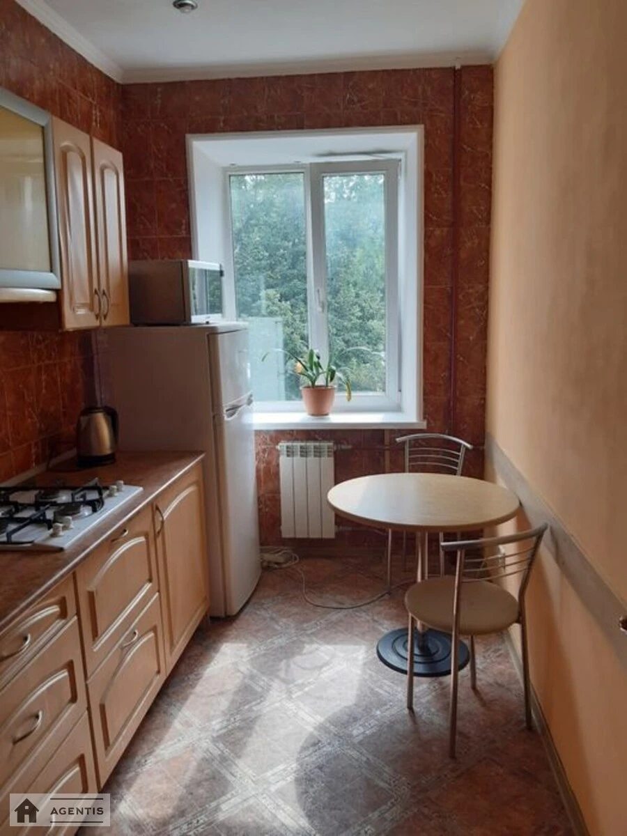 Apartment for rent. 2 rooms, 45 m², 4th floor/4 floors. Shevchenkivskyy rayon, Kyiv. 