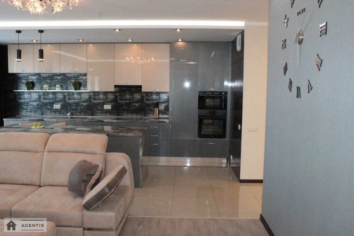 Apartment for rent. 3 rooms, 100 m², 15 floor/24 floors. Zlatoustivska vul., Kyiv. 