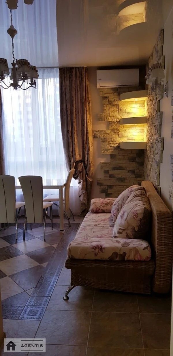 Apartment for rent. 2 rooms, 45 m², 2nd floor/9 floors. 2, Yunatcka 2, Kyiv. 