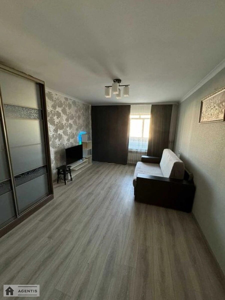 Сдам квартиру. 1 room, 40 m², 4th floor/10 floors. 16, Сержа Лифаря вул. (Олександра Сабурова), Киев. 