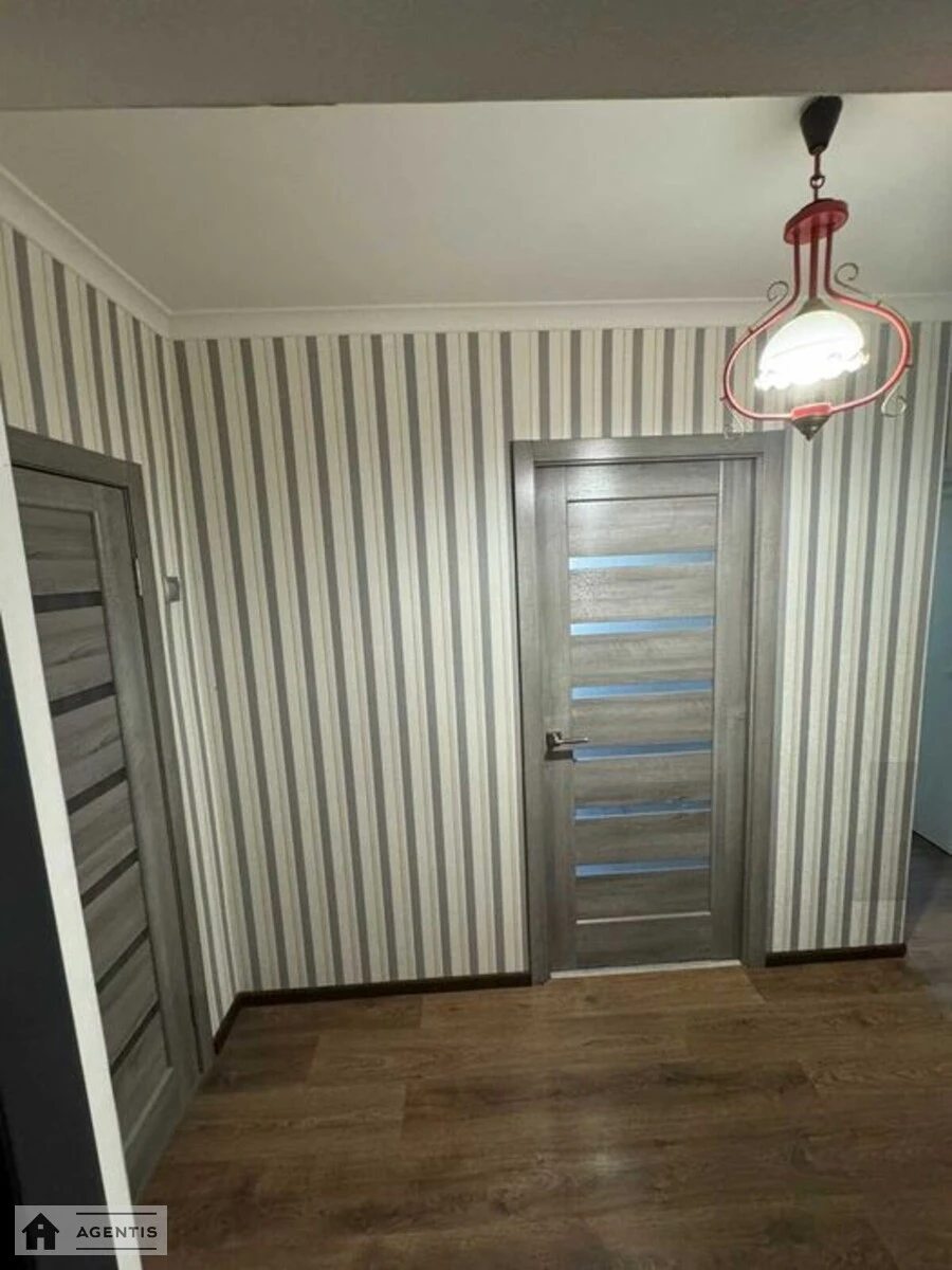 Сдам квартиру. 1 room, 40 m², 4th floor/10 floors. 16, Сержа Лифаря вул. (Олександра Сабурова), Киев. 